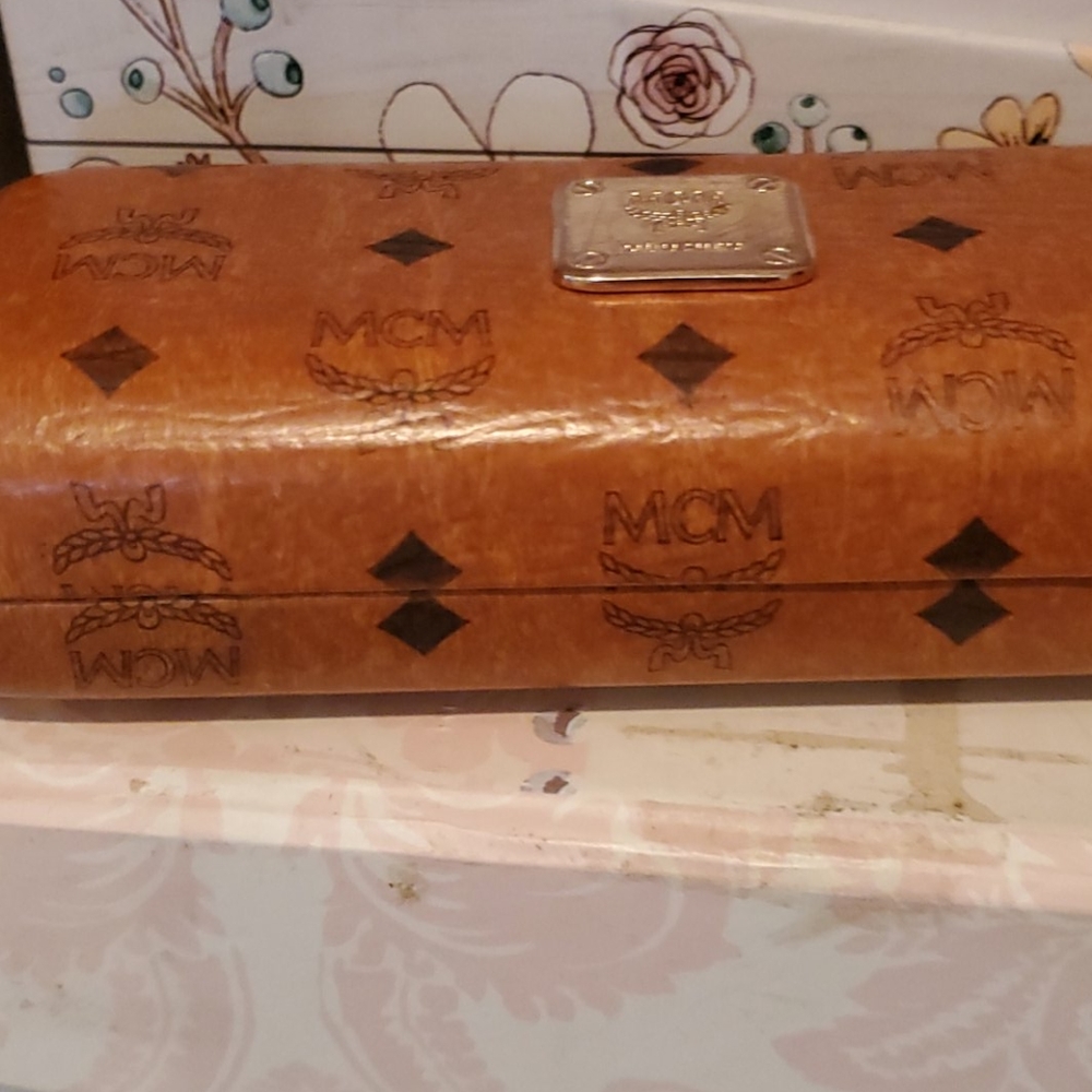 Designer eye glass case